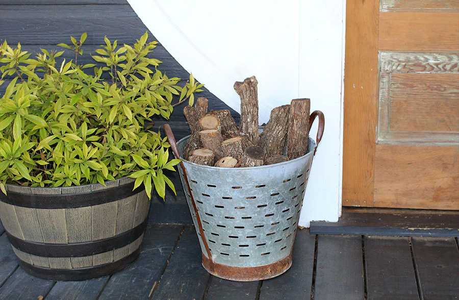 Rusted Finish Olive Bucket