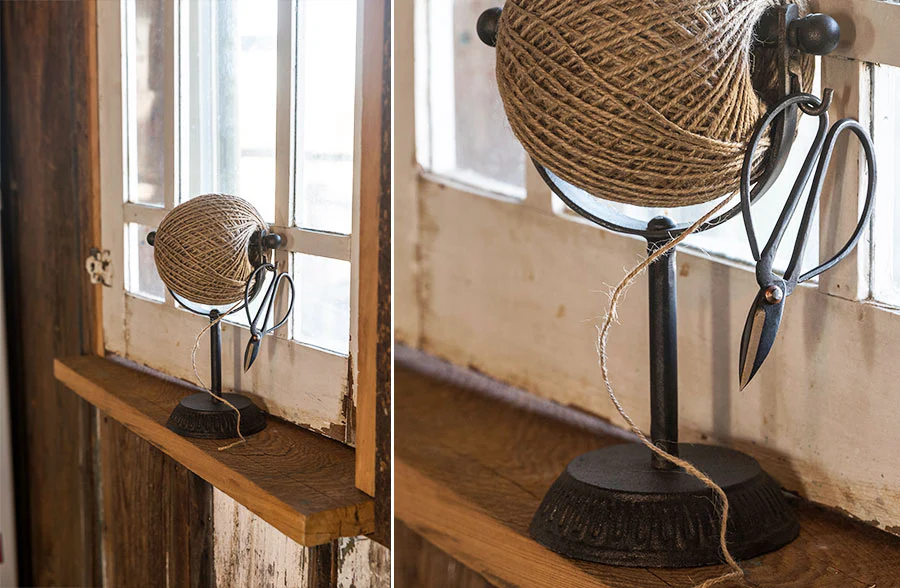 Spool Stand with Scissors