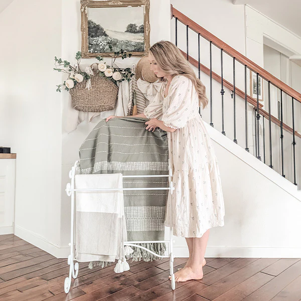 Freestanding Ornate Towel Stand
