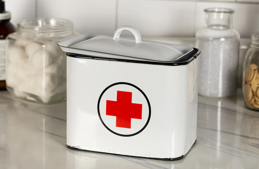 Chippy Enamel First Aid Box