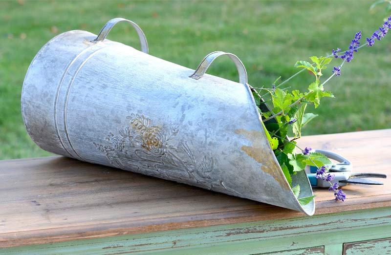 Galvanized Jardin Scuttle