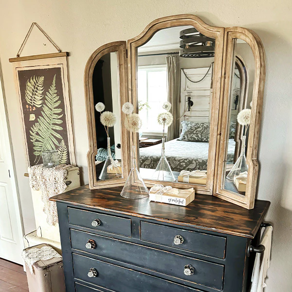 Distressed Scalloped Edge Tri Fold Mirror