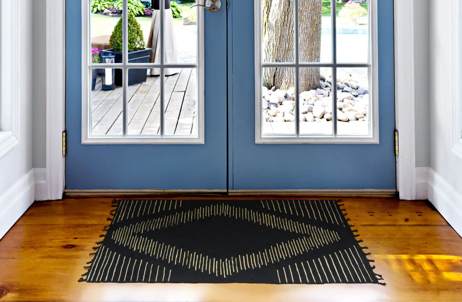 Tribal Inspired Black Diamond Accent Rug