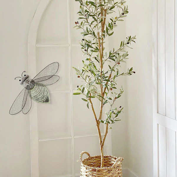 19 Inch Aged Metal Honey Bee Wall Decor