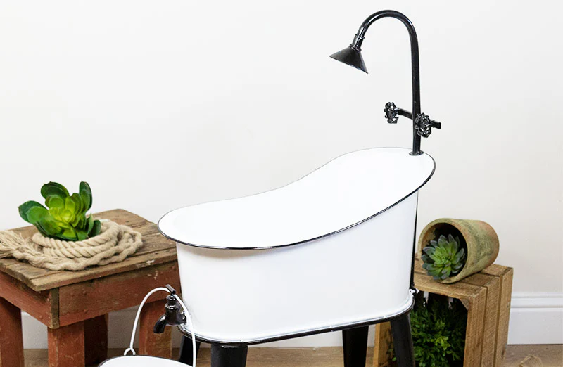 *HUGE* Enamel Tub Fountain