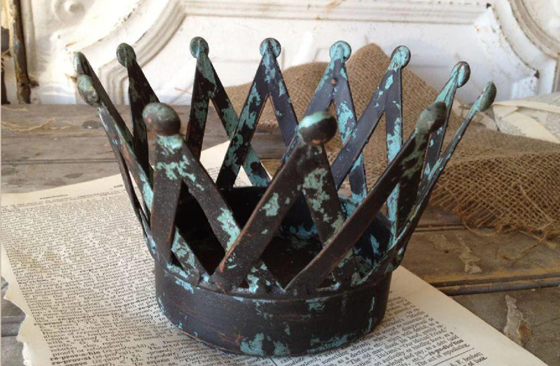 Distressed Metal Slat Crown