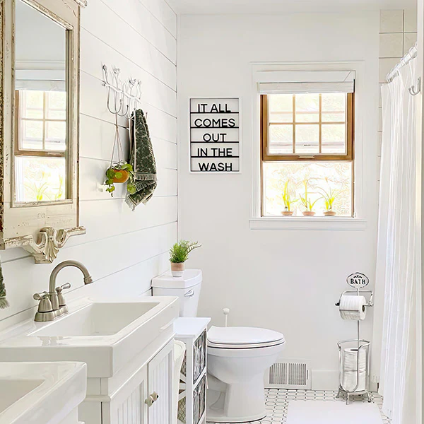 Distressed Vintage Bath Tissue Stand