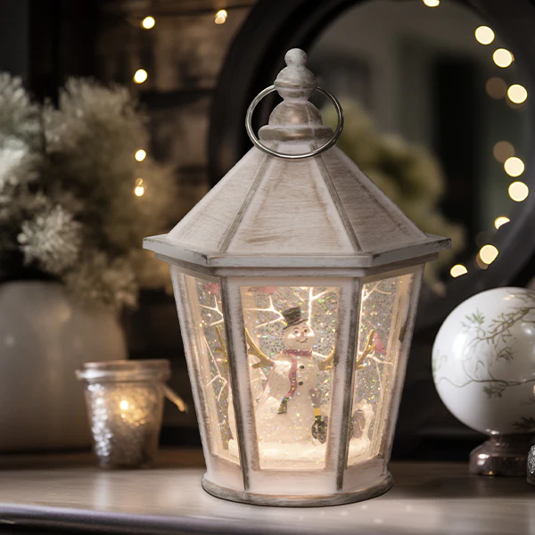 Vintage Street Lamp Christmas Snow Globe