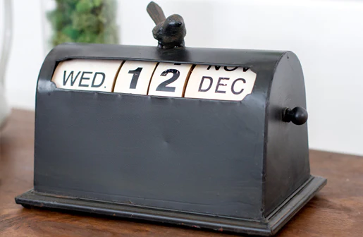 Metal Perpetual Calendar With Bird